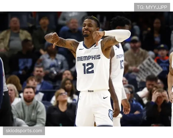 霍勒迪突破制造对抗提升防守效率,引领球队关键时刻表现 霍勒迪突破制造对抗提升防守效率,引领球队关键时刻表现